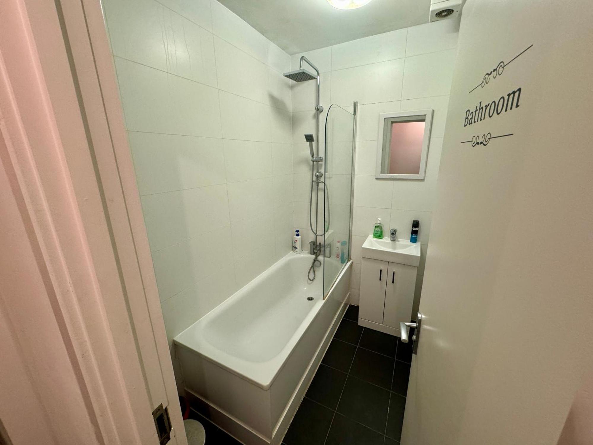 Cosmopolitan Comfort Private Bedrooms In Euston 106 ลอนดอน ภายนอก รูปภาพ